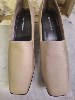 NWT In Box Naturalizer Slip-On Chunky Heal, Square Toe in Beige Taupe Size 9.5